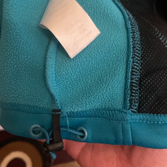 O’Neill Size Medium Turquoise Hoodie with a fleece interior. Two front pockets. - Picture 4 of 14